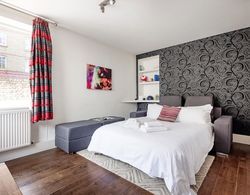 Bright and Stylish Apartment in Trendy Islington by Underthedoormat Oda Düzeni