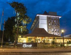 Burza Hotel Yogyakarta Öne Çıkan Resim