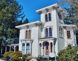 BUTLER HOUSE at The Cherry Creek Inn Dış Mekan