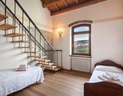 C Cantoni - 10 Sleeps Villa With Pool Stunning Views in Garda Oda
