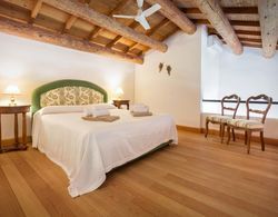 C Cantoni - 10 Sleeps Villa With Pool Stunning Views in Garda Oda
