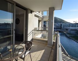 Canal Quays Luxury Apartments Oda Manzaraları