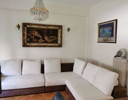 Captivating 1-bed Apartment in Athens Oda Düzeni