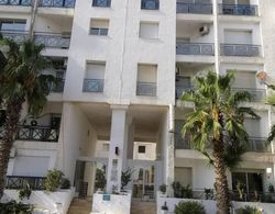 Captivating 2-bed Apartment in Tunis Dış Mekan
