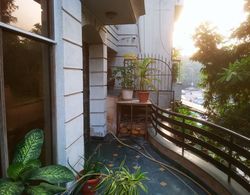 Captivating 3-bed Apartment in New Delhi Oda Düzeni