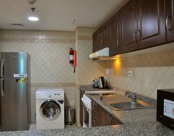 CARE Holiday Homes Apartments Barsha Heights Mutfak