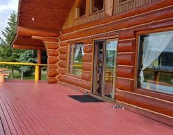 Cariboo Log Guest House Dış Mekan