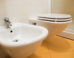 Casa Bella Marconi is an Apartment of 34 Square Meters. Clean, Bright, in the Heart of the City Banyo Tipleri