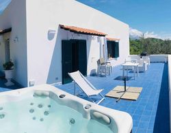Casa Le Tore Blu With Jacuzzi Sea View and Garden Oda