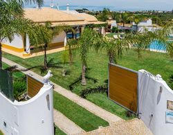 Villa Casinha is a Fabulous Villa With Pool and Jacuzzi That can be Heated Oda