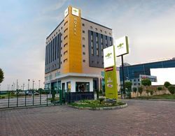 Hotel Caspia Pro Greater Noida Dış Mekan