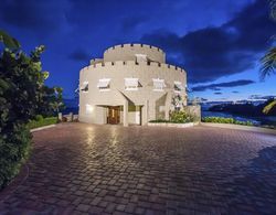Cayman Castle & Guesthouse Dış Mekan