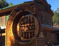 Cedar Wood Inn Dış Mekan