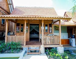 Cening Bagus Bungalows Dış Mekan