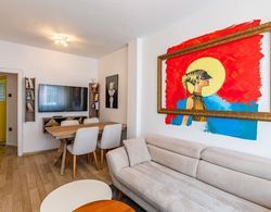 Central and Vibrant Flat in Besiktas Oda