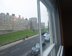 Central Apartment Facing Windsor Castle Oda Manzaraları
