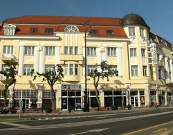 Hotel Centrál Dış Mekan