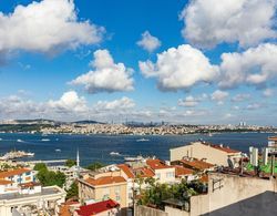 Central Apartment With Bosphorus View in Cihangir Oda