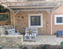 Chaihoutes stone House into Olive farm in Zia Dış Mekan