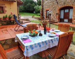 Chaming Farmhouse in Tuscany With Swimming Pool Oda Düzeni