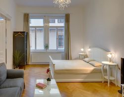 Charles Bridge Premium Apartments Oda Manzaraları