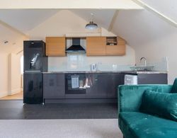 Charming 1-bed Loft in Caerleon Oda Düzeni