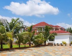 Charming 13-bed Lodge in Kumasi - Ashanti Dış Mekan