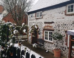 Charming 17th Century 2-bed Cottage in Mednemham Dış Mekan