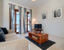 Charming 2 bedroom apartment 'DC11' - with communal pool and resort facilities, Helios Heights village on Aphrodite Hills Resort İç Mekan