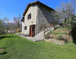 Charming Detached House in Lucca Province Dış Mekan