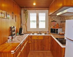Charming Holiday Chalet Located in a Private Estate With Fenced Garden İç Mekan