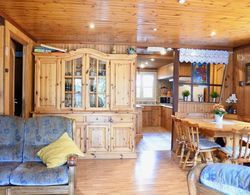 Charming Holiday Chalet Located in a Private Estate With Fenced Garden Oda Düzeni