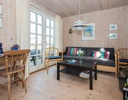 Charming Holiday Home in Grenå With Whirlpool İç Mekan