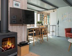 Charming Holiday Home in Grenå With Whirlpool İç Mekan