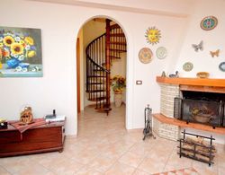 Charming House With Private Pool in a Beautiful Area Oda Düzeni