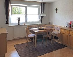 Charming Apartment in Gößweinstein With Private Garden Yerinde Yemek