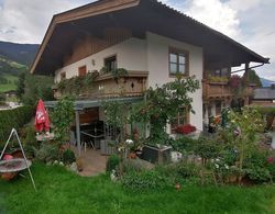 Charming Apartment in Walchen With Beautiful Garden Dış Mekan