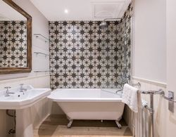Charming, Recently Renovated 2-bed in Fulham Banyo Tipleri