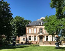 Château de Montabert Dış Mekan