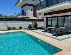 Cheerfull Brand New 4 Bedrooms Villa With Pool Öne Çıkan Resim