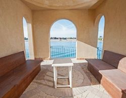 Chic 4-Bedroom White Villa for Rent in El Gouna Egypt Oda Düzeni