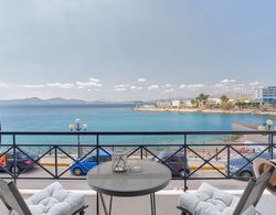 Chic Modern Seaside Oasis -Sunny Piraeus Oda Manzaraları