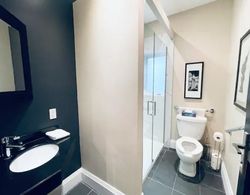 Chic Two Bedroom Downtown Condo Banyo Tipleri