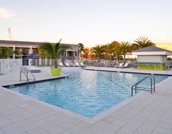 Clarion Inn & Suites Across from Universal Orlando Havuz