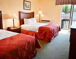 Clarion Inn & Suites at the Outlets of Lake George Genel