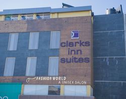 Hotel Clarks Inn Suites Kangra Dış Mekan