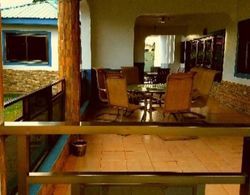 Classy Holiday Villas With Pool in Accra, Ghana Oda Düzeni