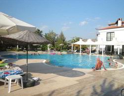 Club Mel Holiday Resort Havuz