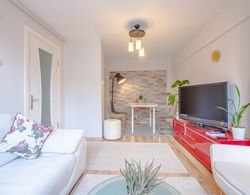Colorful and Central Flat With Balcony in Kadikoy Oda