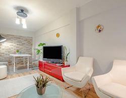 Colorful and Central Flat With Balcony in Kadikoy Oda
